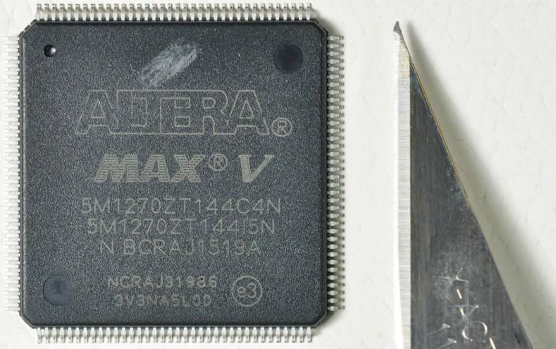 Back of an electronic component compared to a small blade